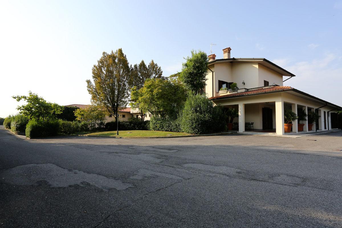 Hotel Franciacorta Paderno Franciacorta Exterior photo